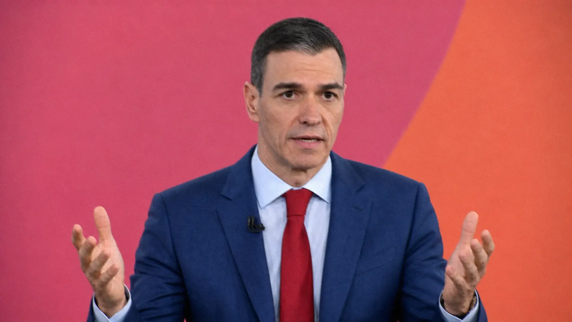 Pedro Sánchez defiende su postura en pleno directo